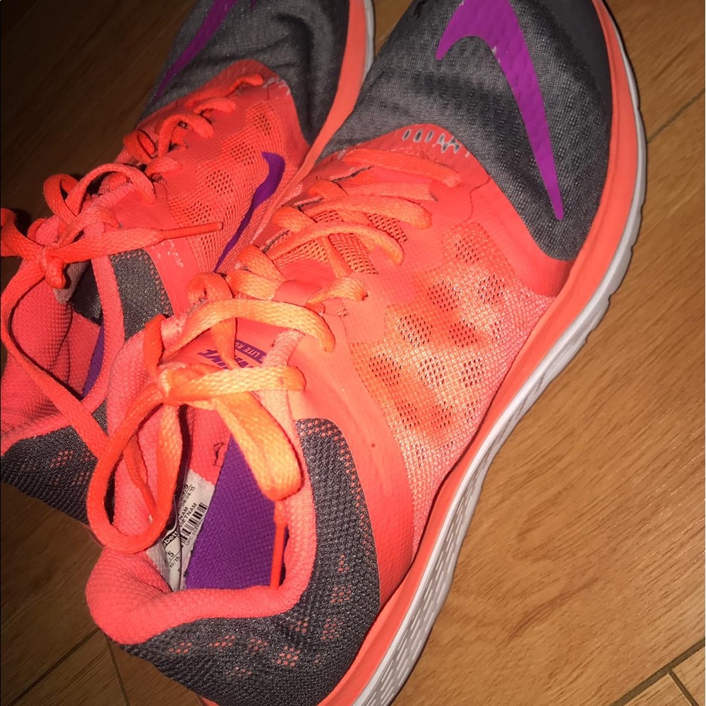 Nike sports shoes